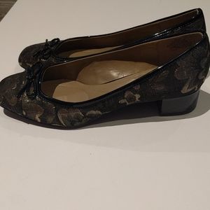 🌺🌸 Beautiful shoes by Bandolino 👠👠